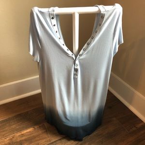 AE blue ombré v-neck tee NWOT